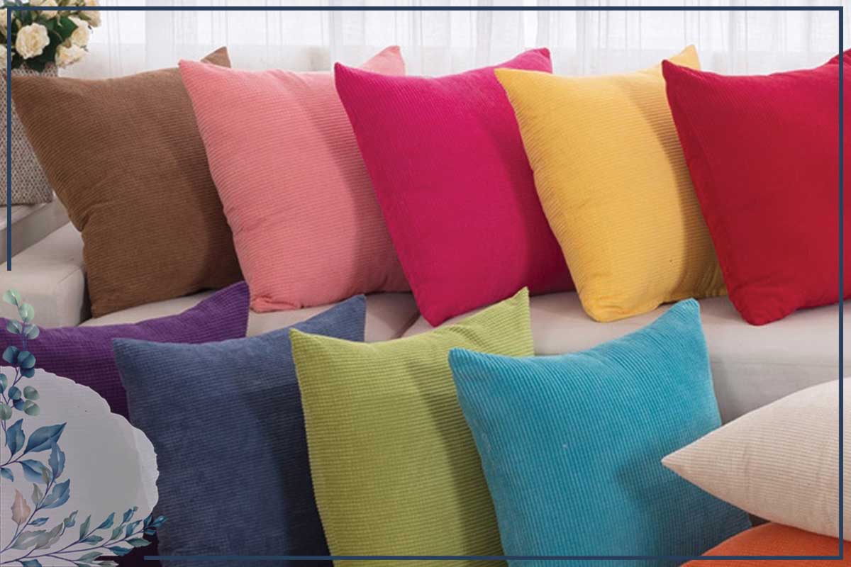Using colored cushions in decoration